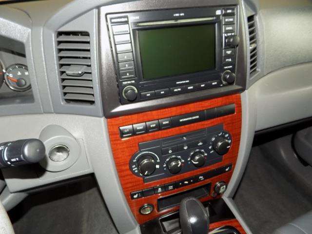 2006 Jeep Grand Cherokee Limited 4dr SUV 4WD w/ Front Side Airbags